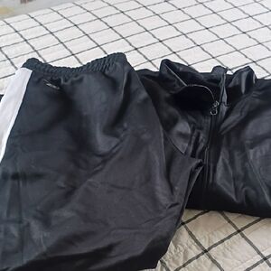 pro player track suit size XL, black and white